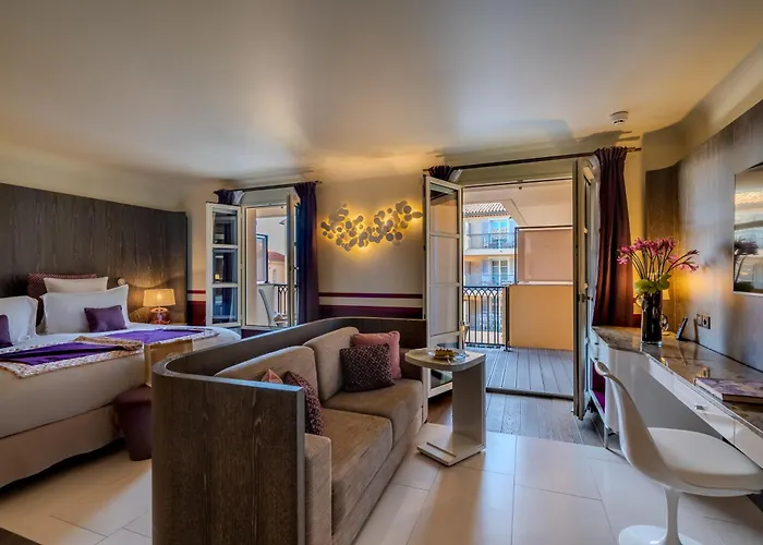 Готель De Paris 5*