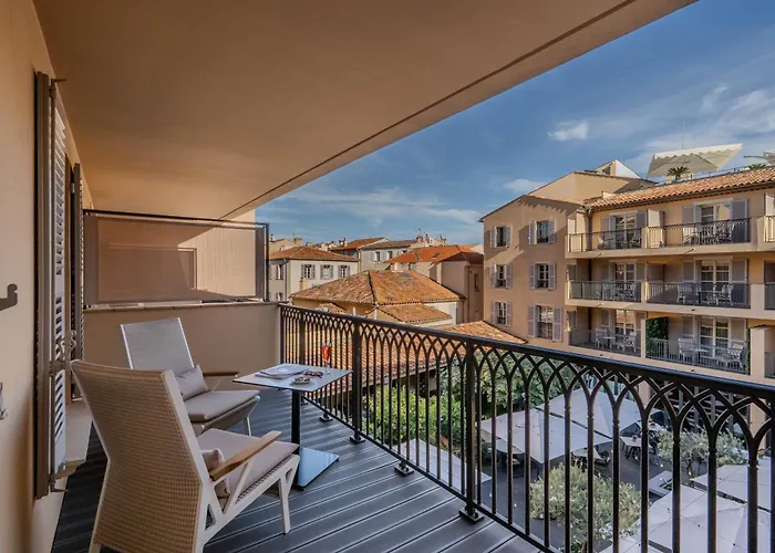 Готель De Paris