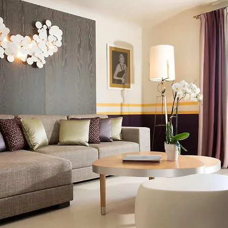 מלון De Paris 5*