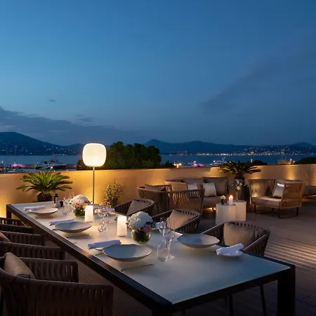 De Paris Hotel 5*